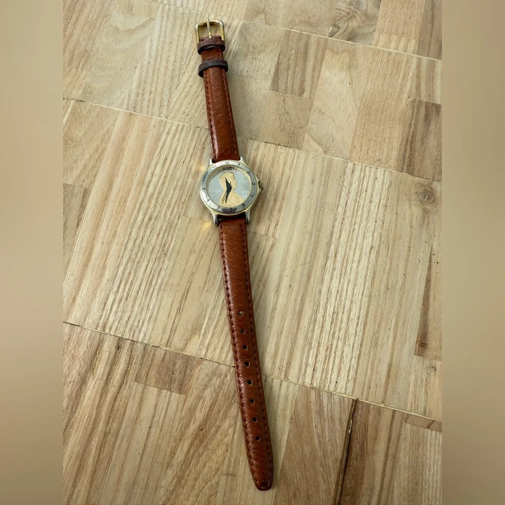 Vintage Claremont ladies two tone penny face watch NEW BATTERY